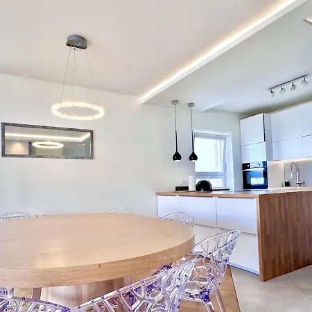 شقة 115 M2 Near The Center And The Airport - View Of The Lake! وارسو
