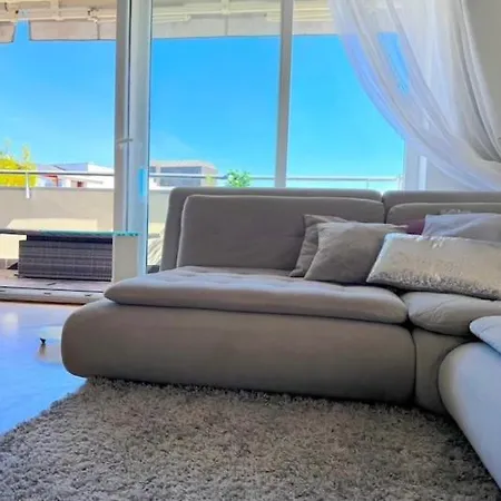 115 M2 Near The Center And The Airport - View Of The Lake! شقة *