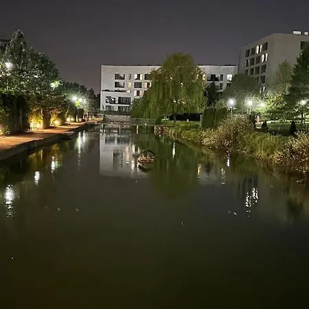 شقة 115 M2 Near The Center And The Airport - View Of The Lake! *
