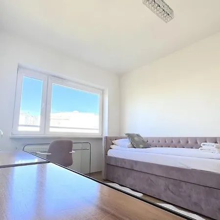 115 M2 Near The Center And The Airport - View Of The Lake! شقة