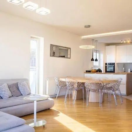 115 M2 Near The Center And The Airport - View Of The Lake! *